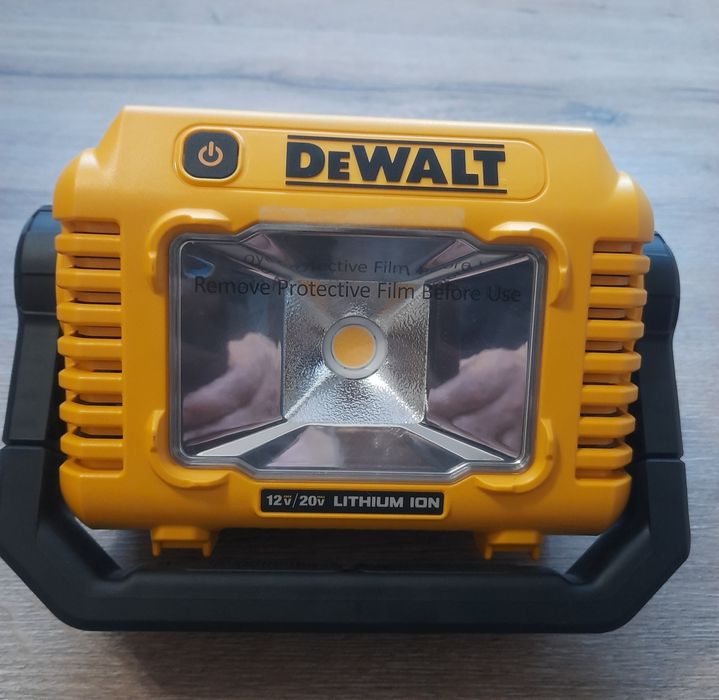 Аккумуляторный фонарь DeWALT DCL077