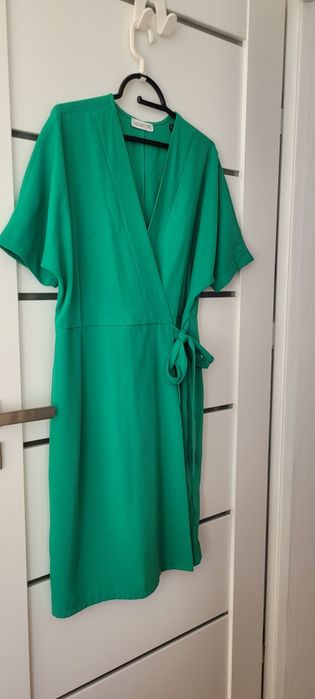 Aktualne. Elegancka zielona sukienka 40/ 42