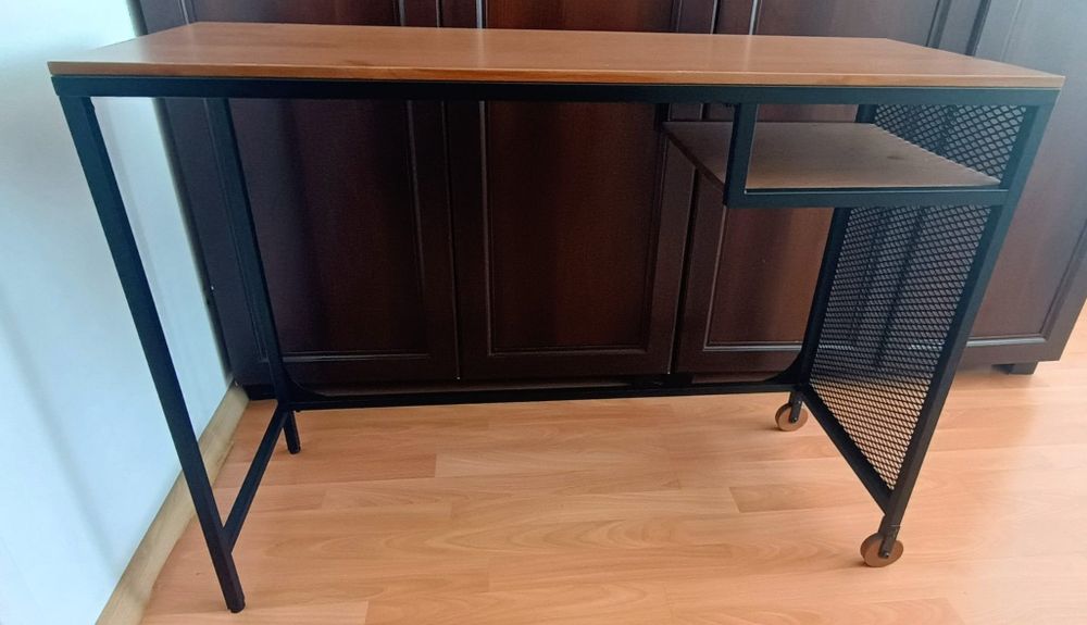Biurko na kółkach IKEA