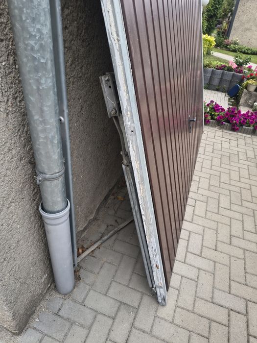 Brama garażowa z napędem