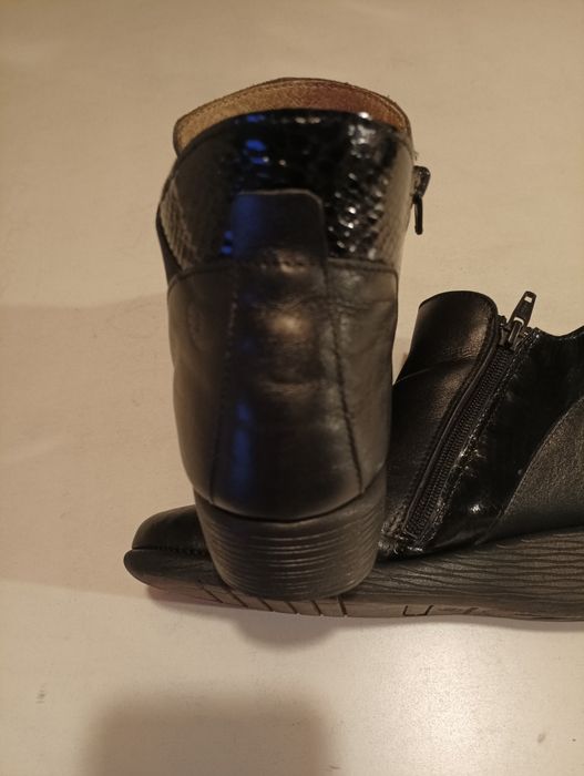 Botas em couro preto,made on Portugal , tamanho 37,botas usadas, mas em muito bom estado.