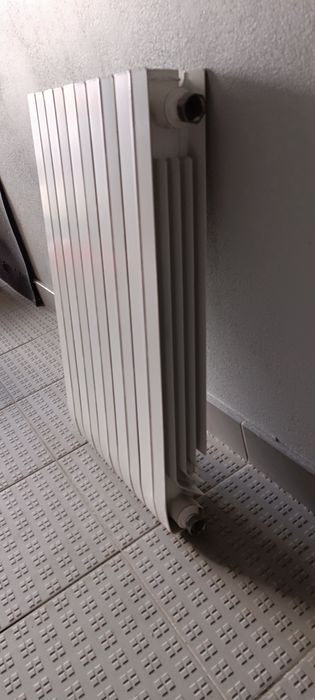 Radiador de parede novo marca ROCA