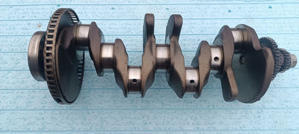 Колінвал, шатун, масляний насос