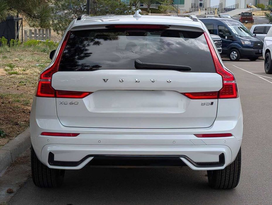 Volvo XC60 B5 Ultimate Dark Theme      2023