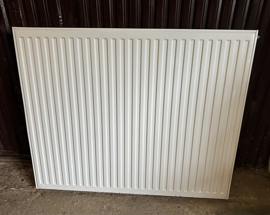 Grzejnik stalowo- panelowy o wym. 110x90x10 używany
