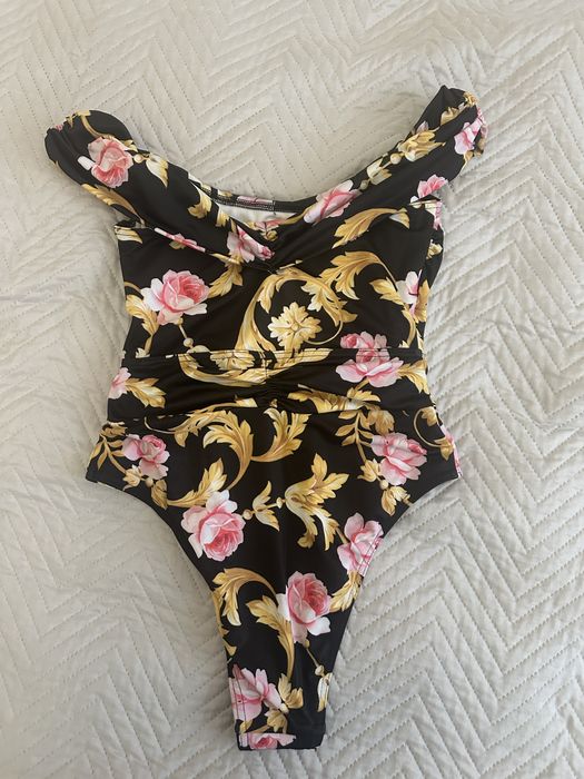 Цельный купальник в стиле versace