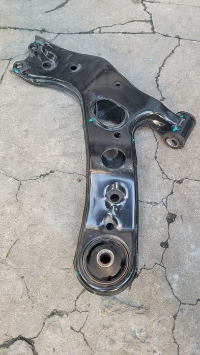 Важіль передній Toyota RAV4 2016