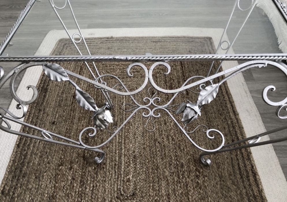 Mesa de ferro e vidro