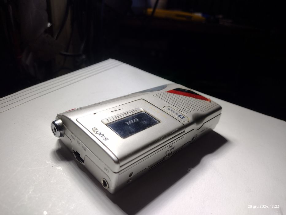 Dyktafon retro sanyo Japan z kasetami