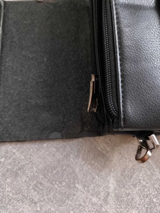 Продам б\у сумку для носіння через плече зі шкір.зама