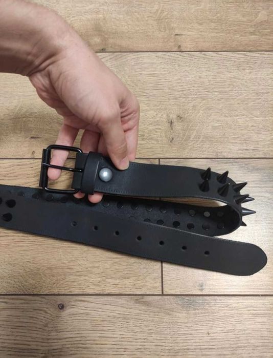 Пояс з шипами чорний шкіряний подарунковий неформальський кожаный