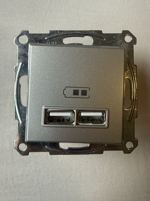 Schneider Eletric - Tomada USB / Controlo Estore / Regulador de Luz