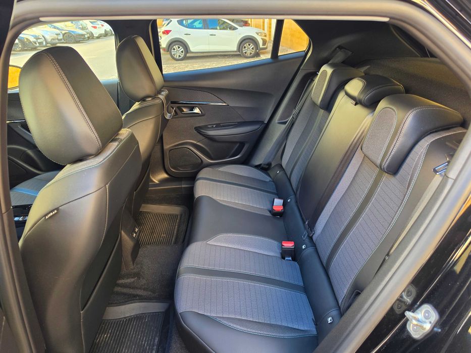 Peugeot E-2008 50 kwh Allure Pack