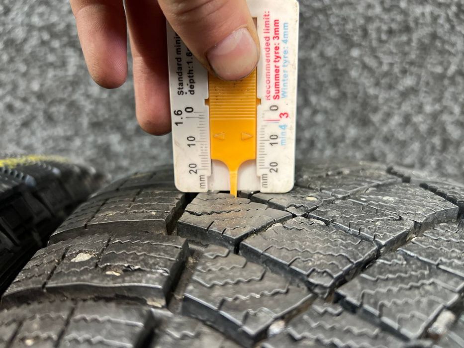 Продам Б/У шини Pirelli 205/60R16 Ice Zero