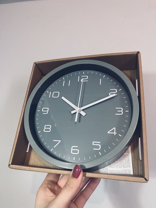 Szalwiowy piekny zegar scienny zielony