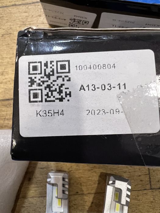 Par de Lâmpadas LED H4 para Carro/Mota - Novas (Super Brilhantes)