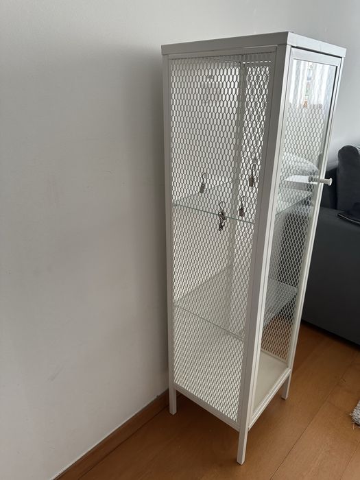 Móvel de vidro IKEA BAGGEBO