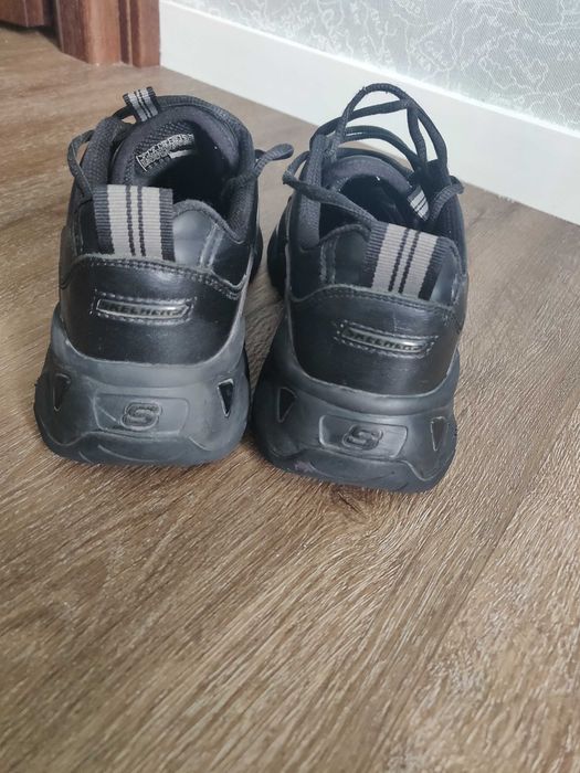 Кроссовки Sketchers,38 размер,кожа.