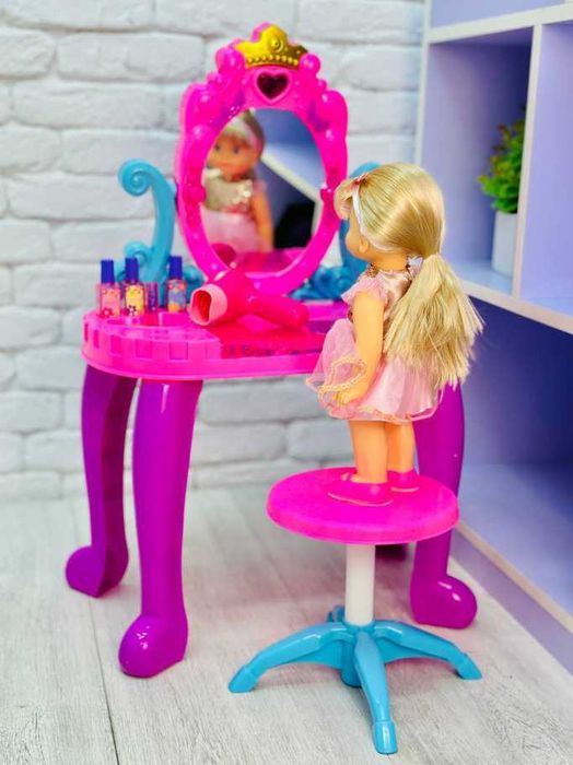 дівчаче трюмо зі стільчиком з косметикою на подарунок під ялинку