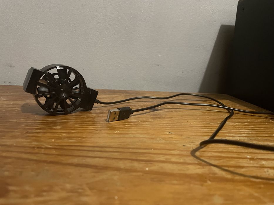 Ventilador de tomada adaptavel para resfriar telemovel.