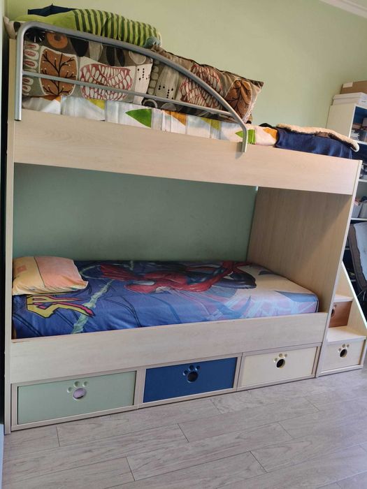 Quarto infantil completo em excelente estado.
