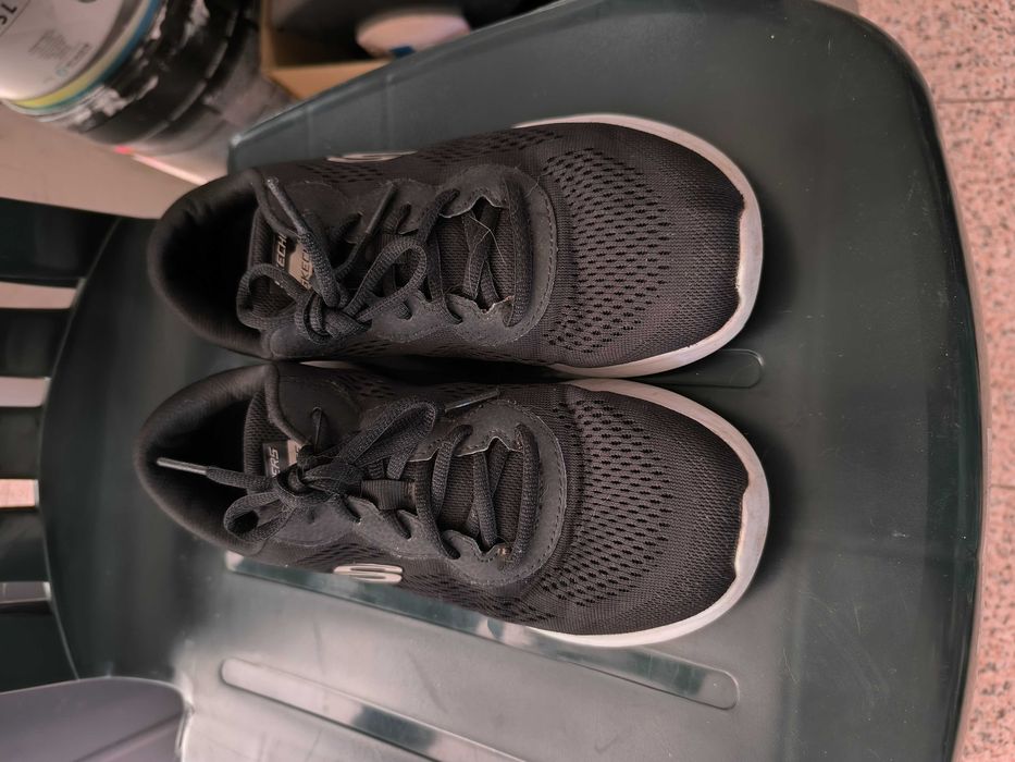 Ténis Skechers pretos tamanho 37