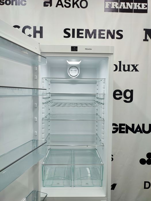 Високий двокамерний з холодильник Miele KFN 29032 D ws A+++