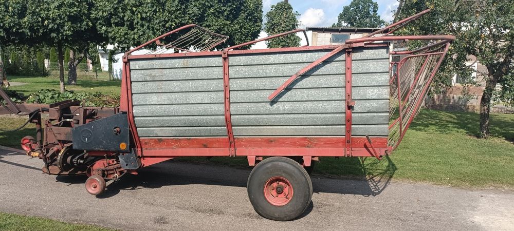 Przyczepa samozbierająca  do zielonki  Własna konstrukcja   c-330.