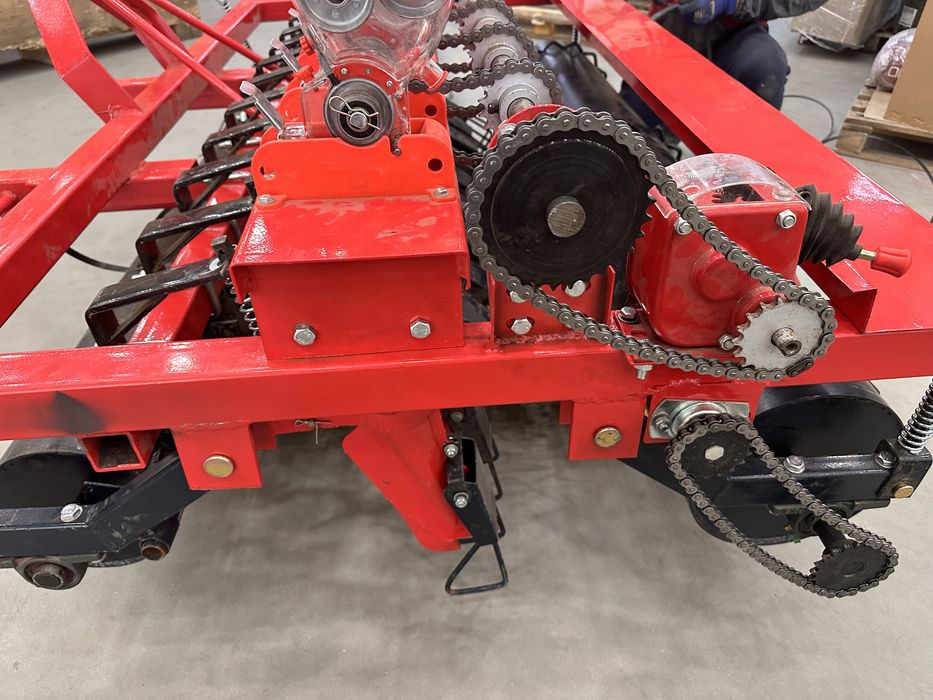 Сівалка 12 рядна овочева точного висіву