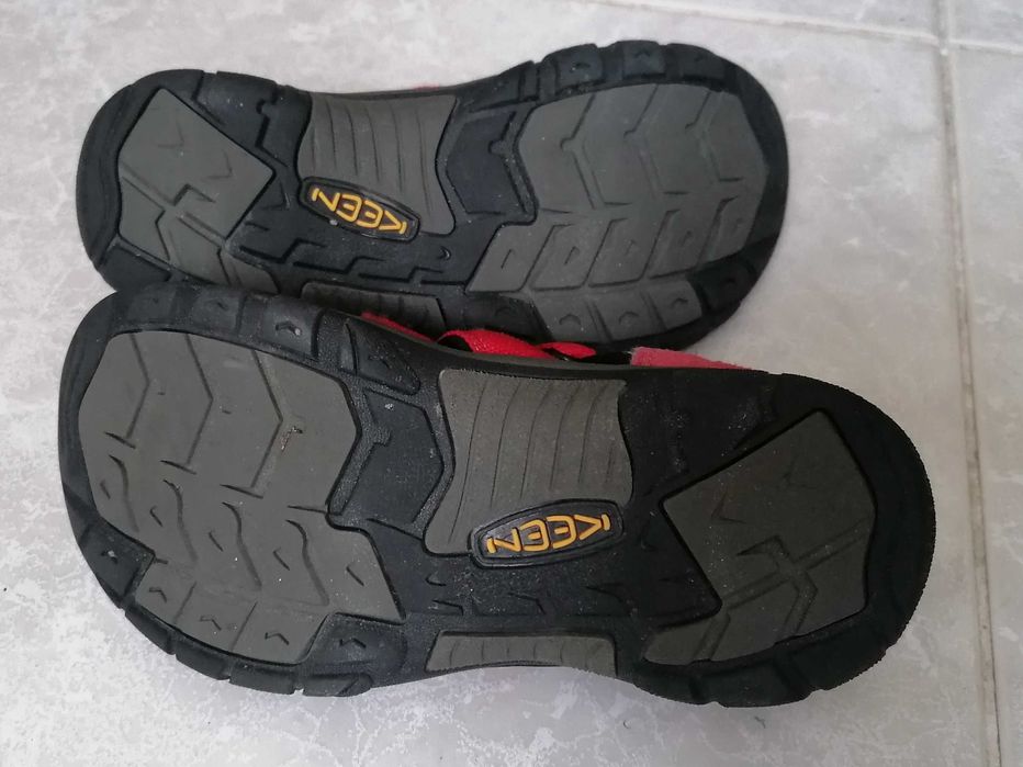 Sandálias KEEN criança unissexo tam. 34,                 15€