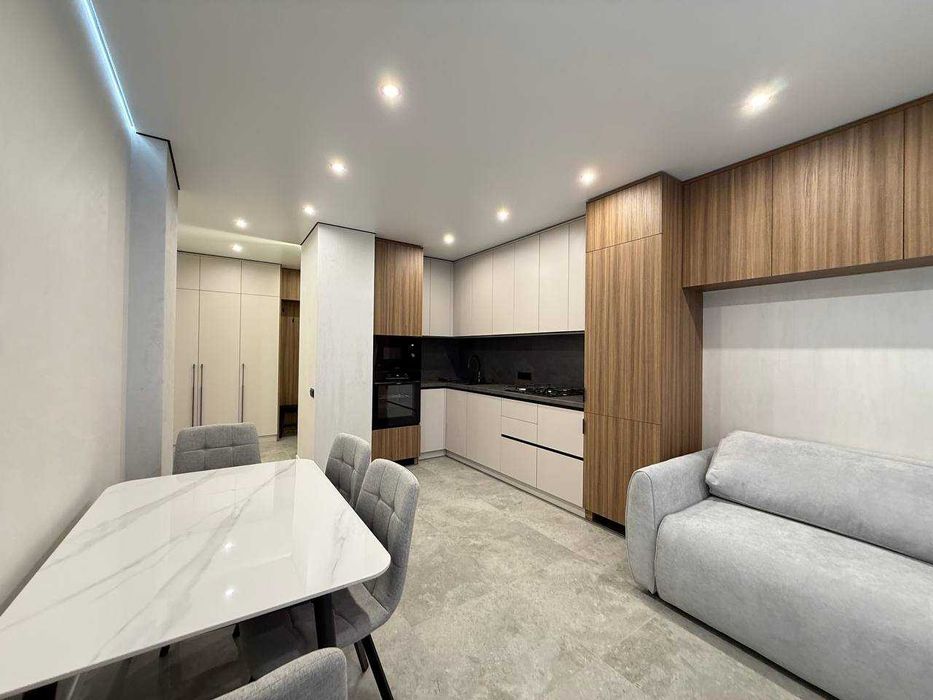 укомплектована велика 1 кімнатна квартира!