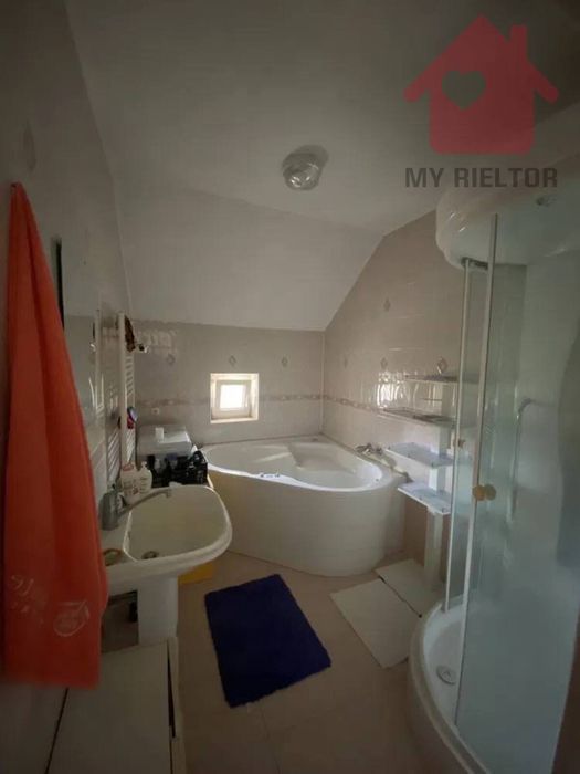 Продаж просторого будинку !