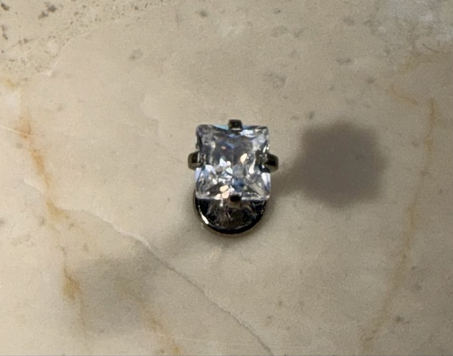 Labret 5 mm kolczyk kwadrat 4 mm unisex piercing 16 G tytan