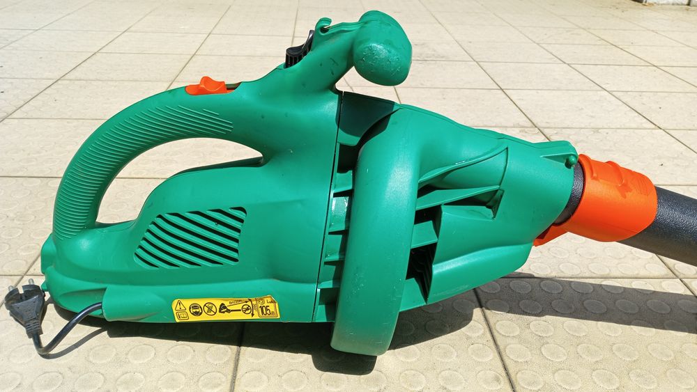 Soprador elétrico Black & Decker jardim