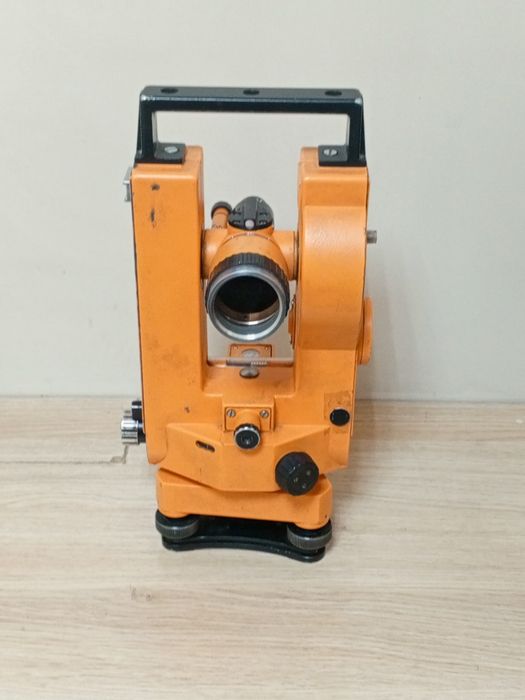 Оптичний теодоліт УОМЗ 3Т5КП