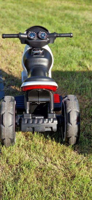 Motorek na akumlator