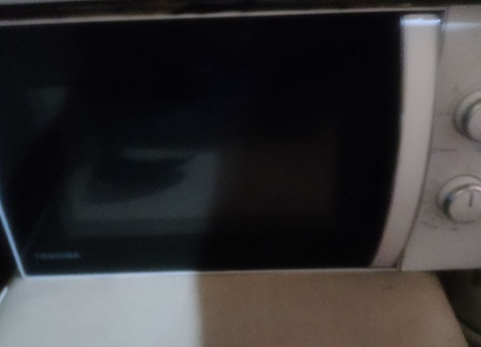 Продам срочно микроволновку Toshiba