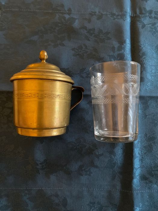 Antigo Copo com coador chá