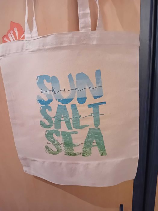 Sacos tote bege com varias estampas,5 € cada 1