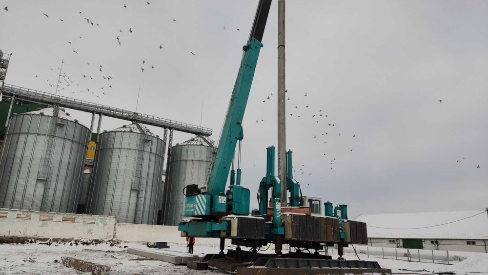 Вдавлювання паль. Вдавливание свай. Забивка паль.