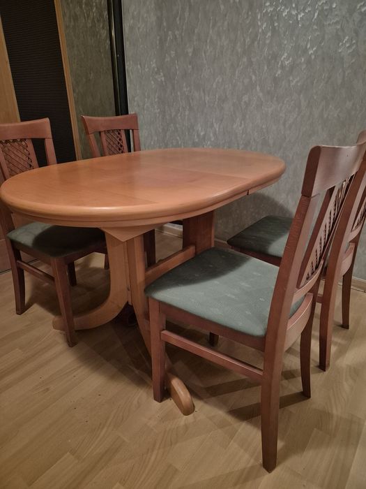 Stół drewniany + 4 krzesła, rozkładany