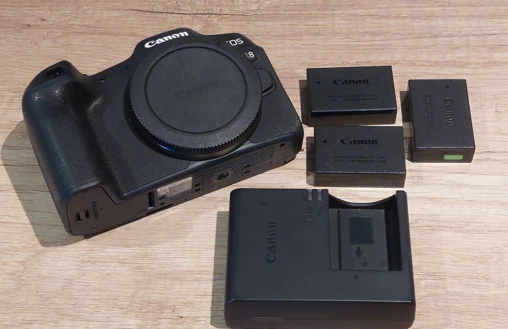 Canon R8 com extras