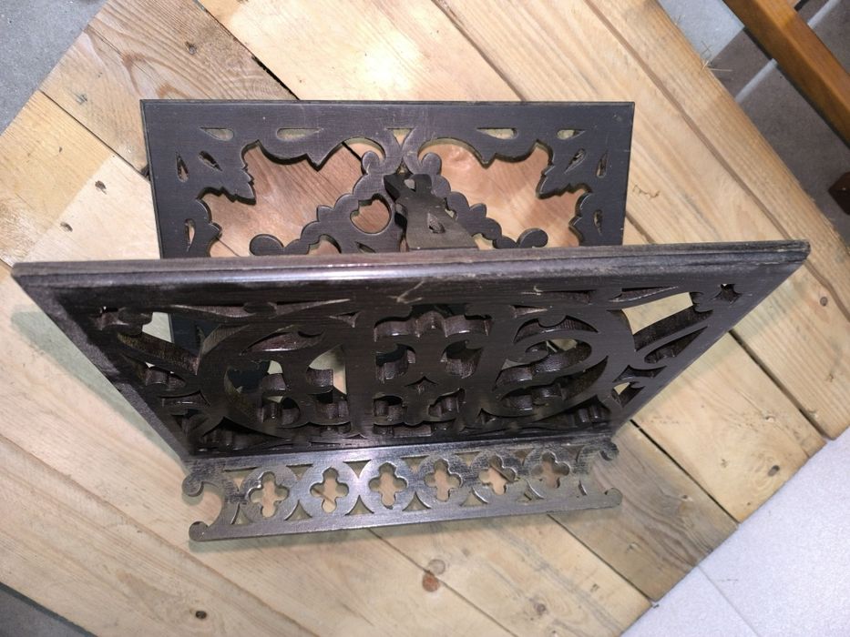 Suporte para bíblia em madeira