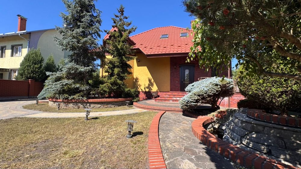 Продаж ексклюзивного будинку преміум-класу з ремонтом в м. Жовква