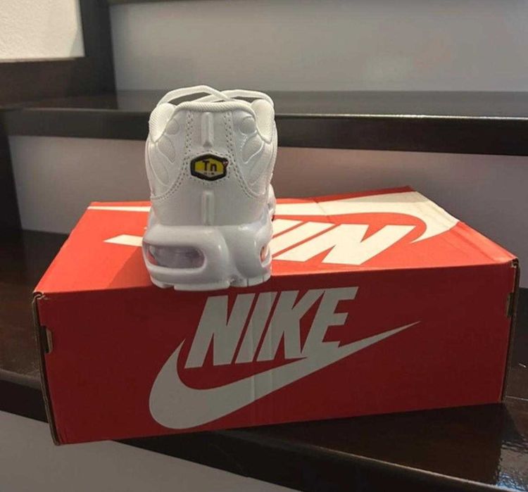 NIKE AIR MAX PLUS white men sneakers new