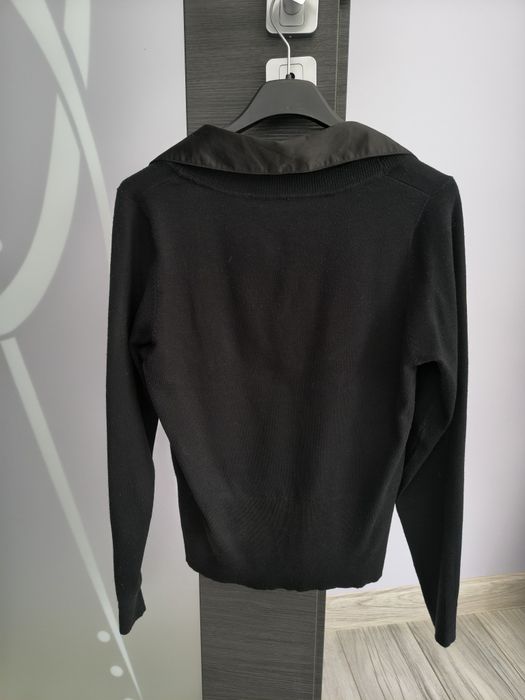 Sweterek z efektownym dodatkiem