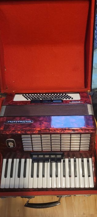 AKORDEON WELTMEISTER 80 BASÓW + FUTERAŁ

Sprzęt jest w pełni sprawny