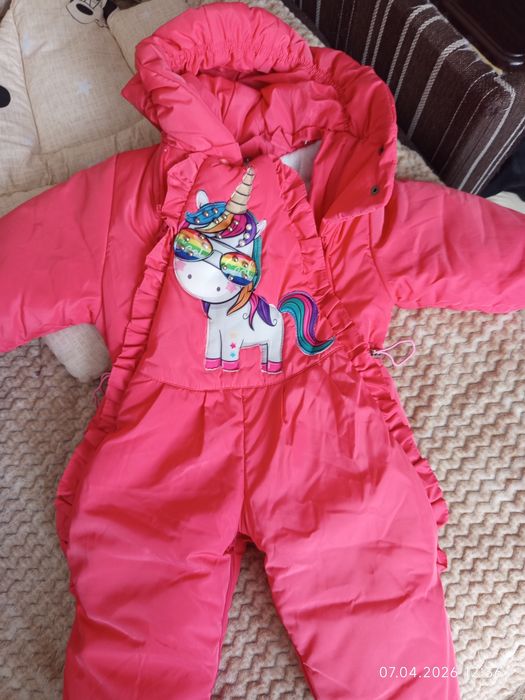 Продам зимний комбинезон для девочки