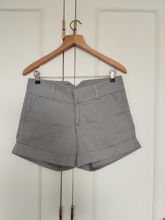 Calções cinza da Stradivarius