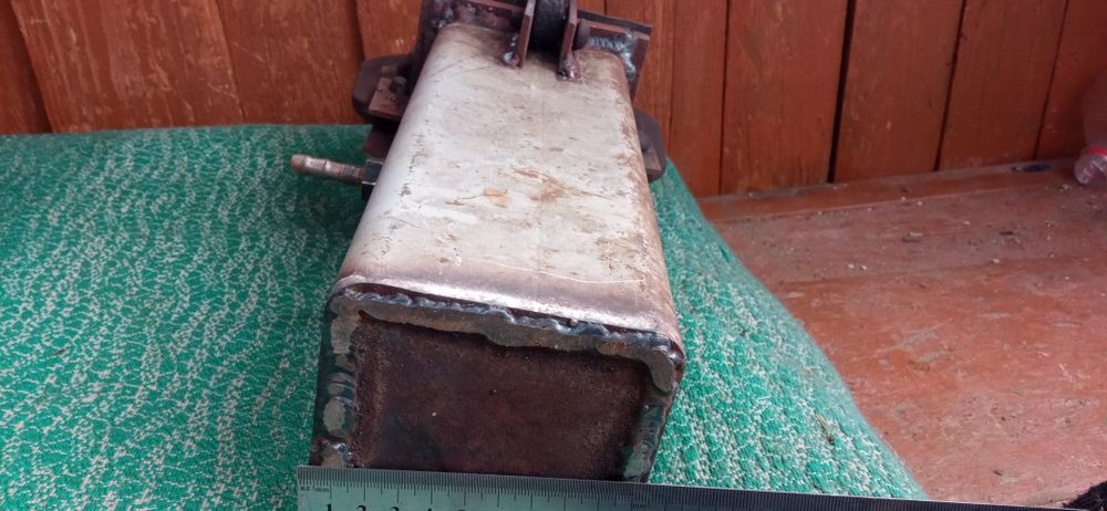 Міні автоклава, вакууматор. Або для інших цілей.